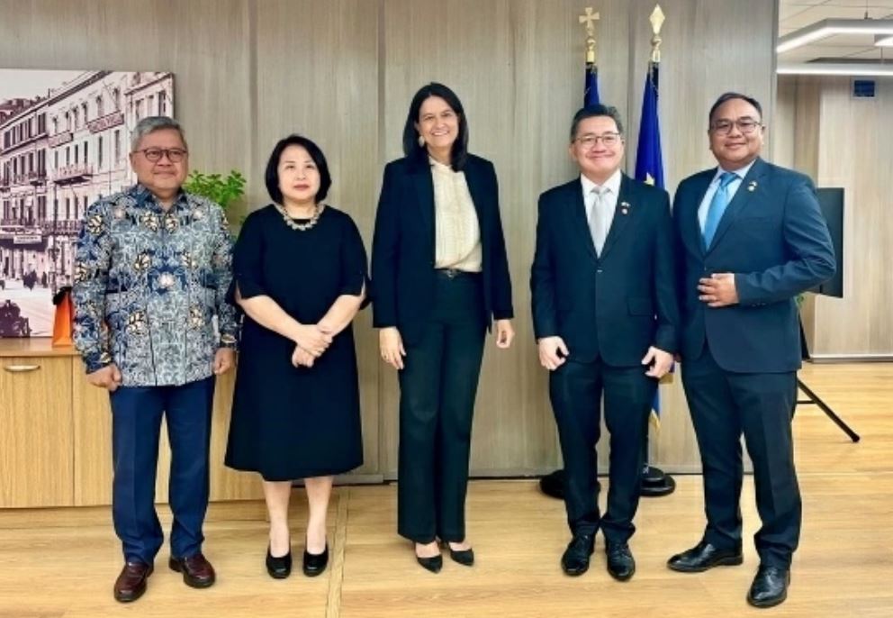 Đại sứ Việt Nam cùng các Đại sứ ASEAN tại Athens gặp và làm việc với Bộ trưởng Lao động Hy Lạp